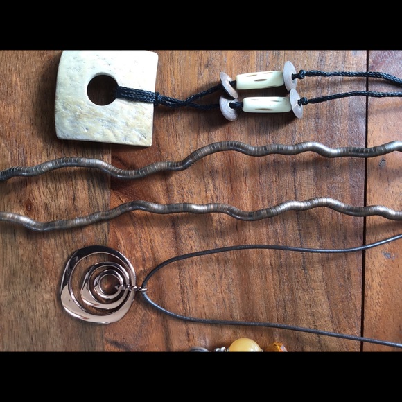 Bundle of 5 funky necklaces - Picture 3 of 3